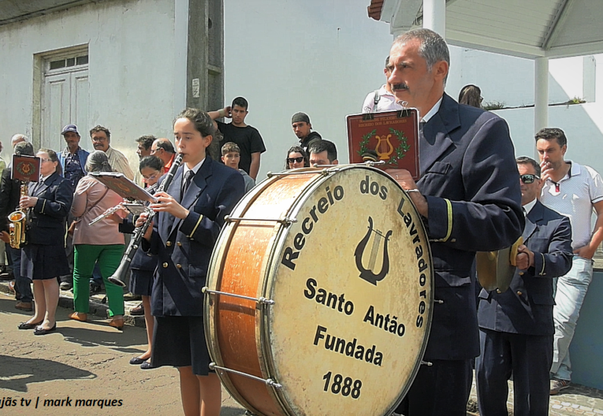“RECREIO DOS LAVRADORES” abrilhantou o 6º Jantar do Divino Espírito Santo – Freguesia de Santo Antão – Ilha de São Jorge (c/ vídeo)