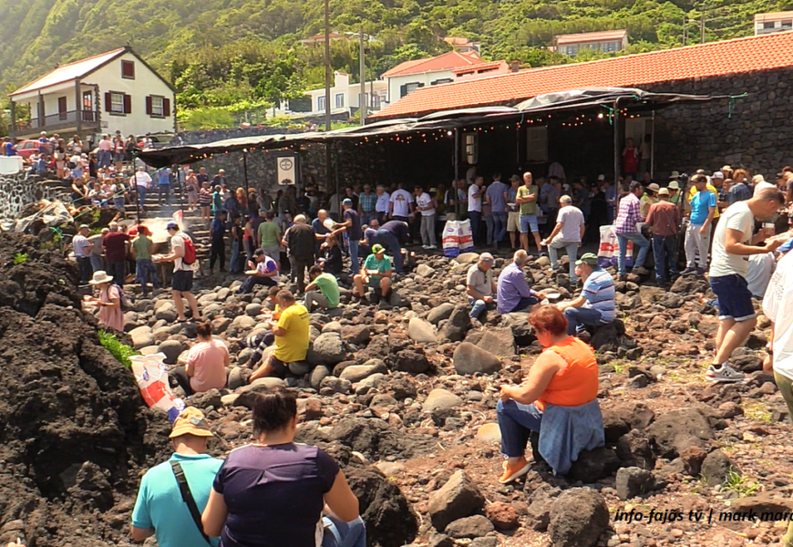 FAJÃ DO OUVIDOR “Sopas do Espírito Santo servidas no Calhau” – Norte Grande – Ilha de São Jorge (c/ vídeo)
