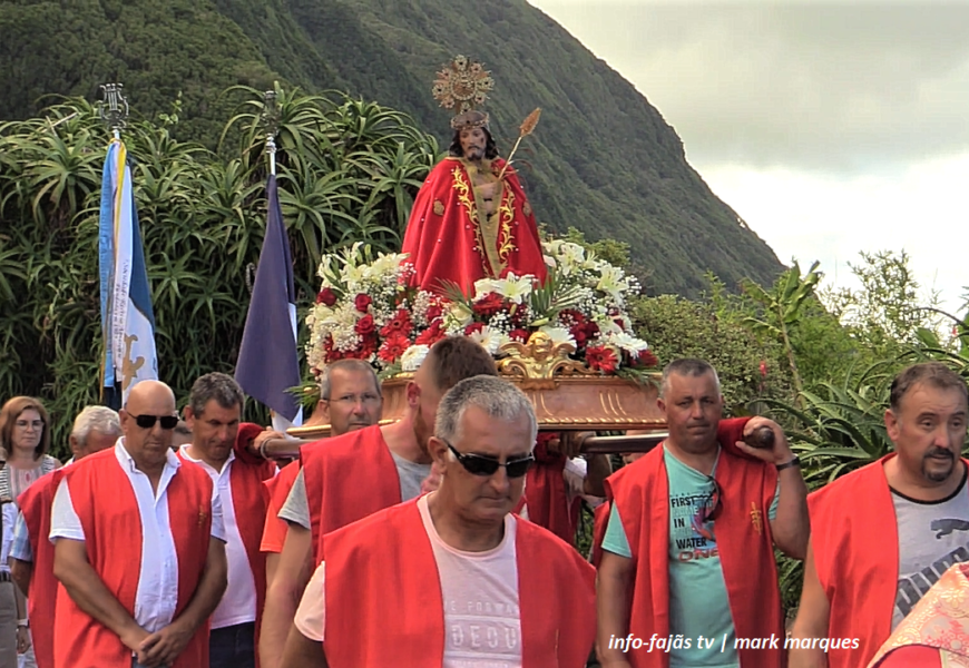 Festa na Fajã da Caldeira do Senhor Santo Cristo – (Procissão) – Ilha de São Jorge (c/ vídeo)