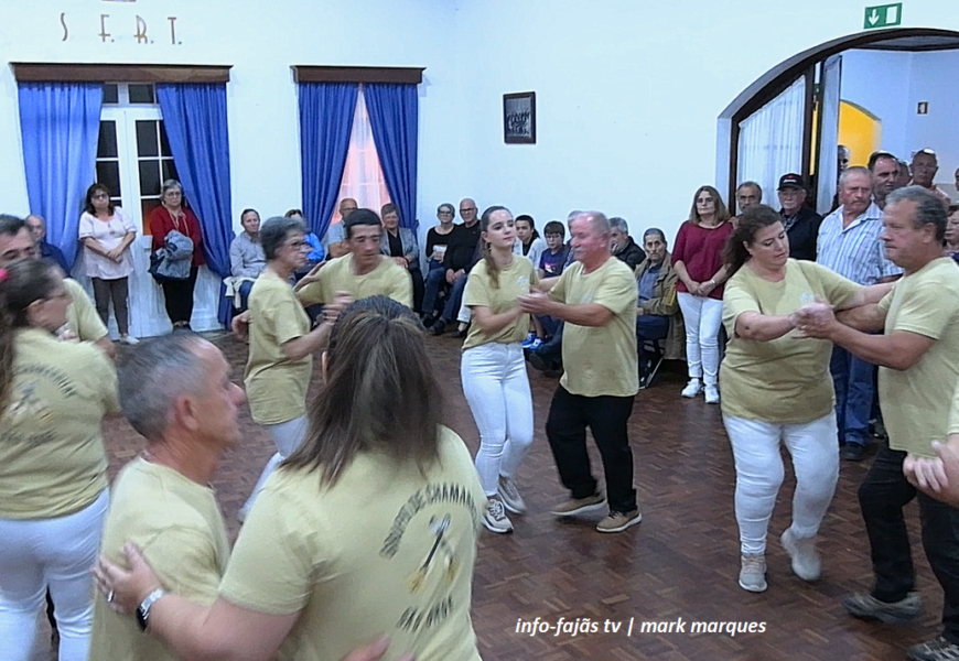 “GRUPO DE CHAMARRITAS DA ILHA DE SÃO JORGE” Apresentação – Sociedade dos Terreiros – Manadas – Ilha de São Jorge (c/ vídeo)
