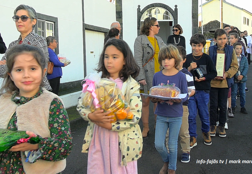 “CORTEJO DE OFERENDAS AO MENINO JESUS” – Urzelina – Ilha de São Jorge (c/ vídeo) “CORTEJO DE OFERENDAS AO MENINO JESUS” – Urzelina – Ilha de São Jorge (c/ vídeo)