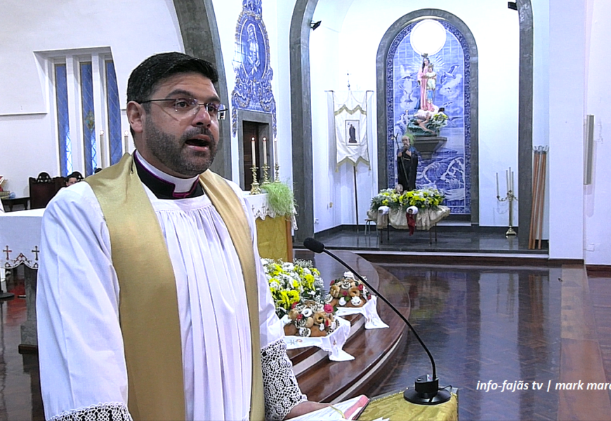 Padre Dinis Silveira “FELICITOU A COMUNIDADE” de Santo Antão e Emigrantes em dia de Festa – Ilha de São Jorge (c/ vídeo)