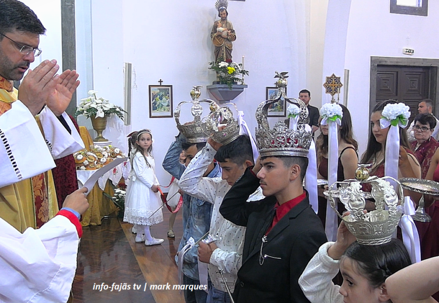 “IMPOSIÇÃO DAS COROAS DO DIVINO ESPÍRITO SANTO / EUCARISTIA” 1º Jantar – Santo Antão – Ilha de São Jorge (c/ vídeo)