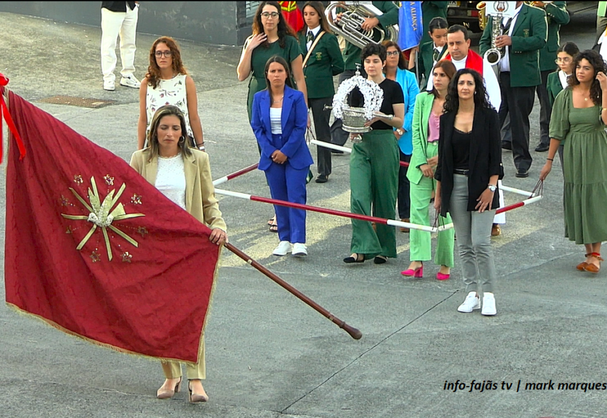 “FESTA DA SANTÍSSIMA TRINDADE” – Império do Bairro da Conceição – Vila das Velas – Ilha de São Jorge (c/ vídeo) “FESTA DA SANTÍSSIMA TRINDADE” – Império do Bairro da Conceição – Vila das Velas – Ilha de São Jorge (c/ vídeo)