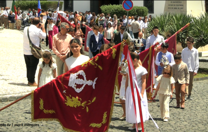 “CORTEJOS DE COROAÇÃO” – Festa da Santíssima Trindade – Vila das Velas – Ilha de São Jorge (c/ vídeo)