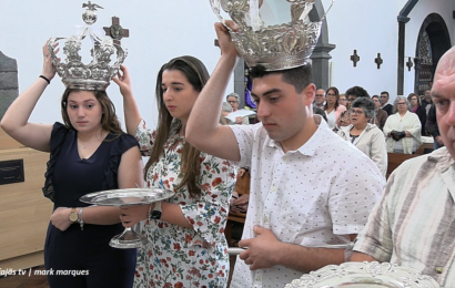 “IMPOSIÇÃO DE COROAS E EUCARISTIA” – Festa ao Divino Espírito Santo – 4º jantar – Urzelina – Ilha de São Jorge (c/ vídeo)