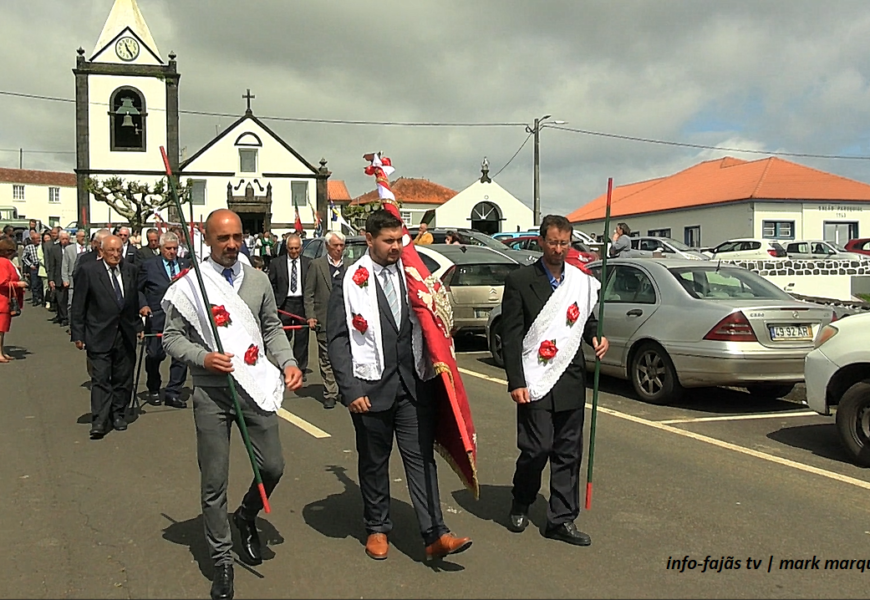 “CORTEJO DE COROAÇÃO”- Domingo do Espírito Santo – Norte Pequeno – Ilha de São Jorge (c/ vídeo)