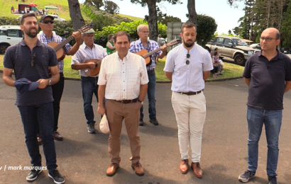 “CANTADORES SAÚDAM ERMIDA DE SANTO ANTÃO” – Festa no Terreiro da Macela – Ilha de São Jorge (c/ vídeo)