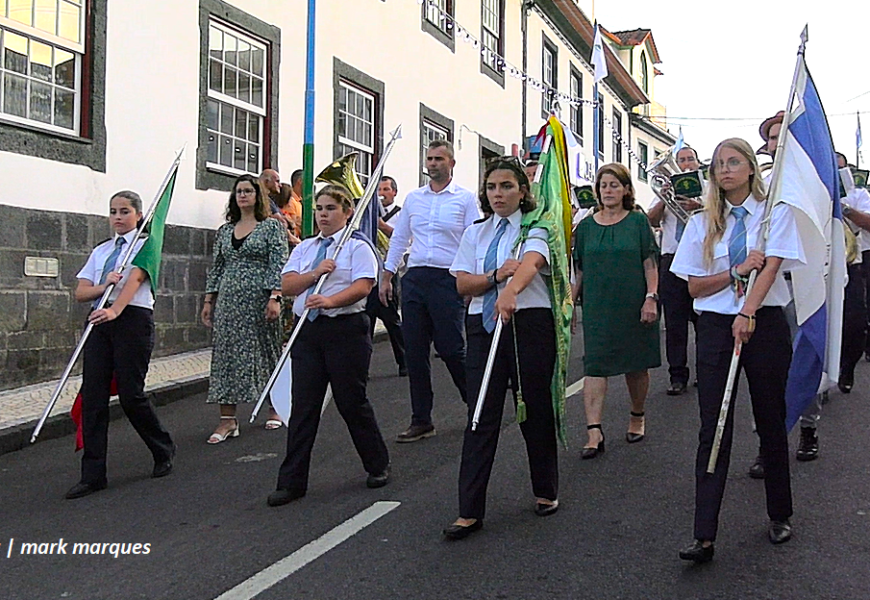 “BANDA FILARMÓNICA ESTÍMULO” Desfila no Festival de Julho 2024 – Calheta – Ilha de São Jorge (c/ vídeo)