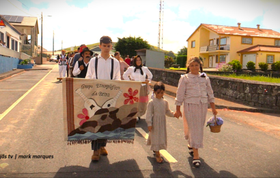 “GRUPO ETNOGRÁFICO DA BEIRA DESFILA E ATUA” no Norte Pequeno – Ilha de São Jorge (18.08.2024) (c/ vídeo)