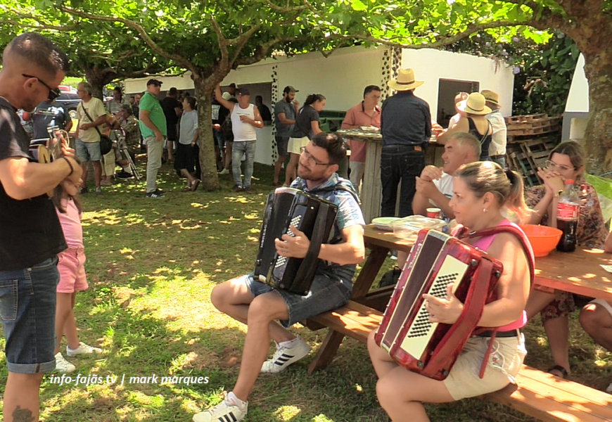 “DO PORTO À ILHA DE SÃO JORGE” – Linda Pereira dos “Fora d`Tempo” – Parque do Terreiro da Macela – Ilha de São Jorge (c/ vídeo)