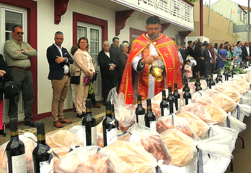 “BÊNÇÃO DAS ESMOLAS” – 3º Jantar do Divino Espírito Santo – Santo Antão – Ilha S. Jorge (11.05.2025) (c/ vídeo)