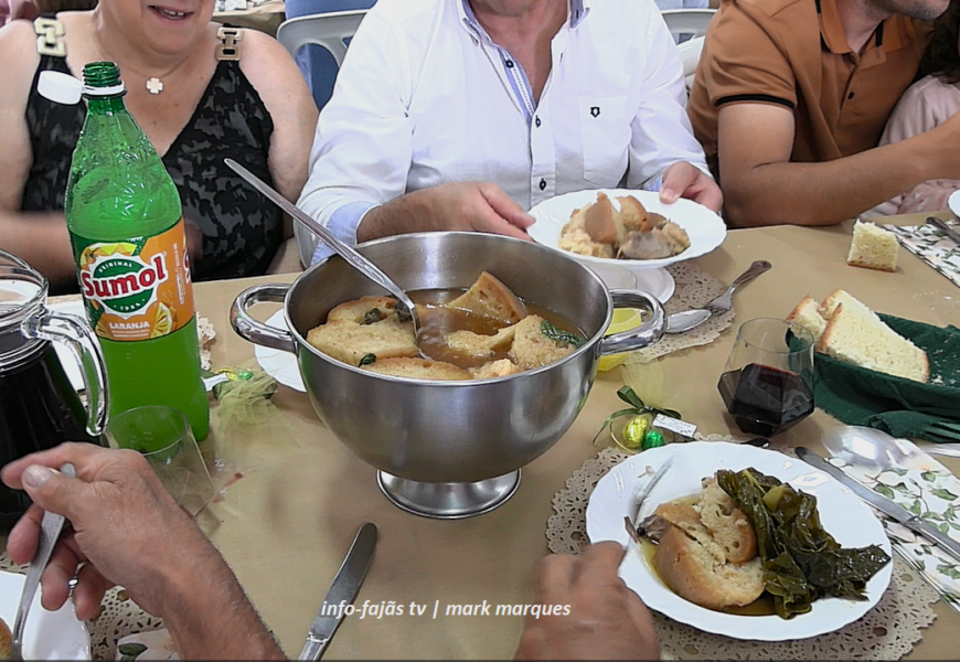 “AS SOPAS DO DIVINO” – 5º Jantar do Divino Espírito Santo – Urzelina – Ilha de São Jorge (25.05.2025) (c/ vídeo) “AS SOPAS DO DIVINO” – 5º Jantar do Divino Espírito Santo – Urzelina – Ilha de São Jorge (25.05.2025) (c/ vídeo)