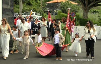 “CORTEJO DE COROAÇÃO” – 5º Jantar do Divino Espírito Santo – Urzelina – Ilha de São Jorge (25.05.2025) (c/ vídeo)