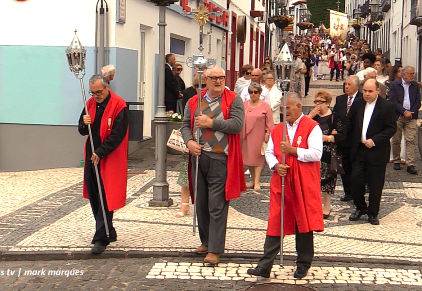 “PROCISSÃO DO CORPO DE DEUS” – Vila das Velas – Ilha de São Jorge (19.06.2025) (c/ vídeo)