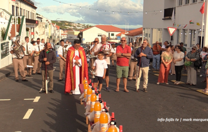 “BÊNÇÃO E DISTRIBUIÇÃO DE ESMOLAS” – Império do Livramento – Vila das Velas – Ilha de São Jorge (28.06.2025) (c/ vídeo)