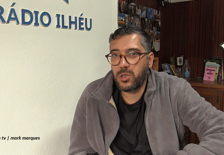 “RÁDIO ILHÉU” em Aniversário – Entrevista a Maurício de Jesus – Topo – Ilha São Jorge (21.02.2026) (c/ vídeo) “RÁDIO ILHÉU” em Aniversário – Entrevista a Maurício de Jesus – Topo – Ilha São Jorge (21.02.2026) (c/ vídeo)