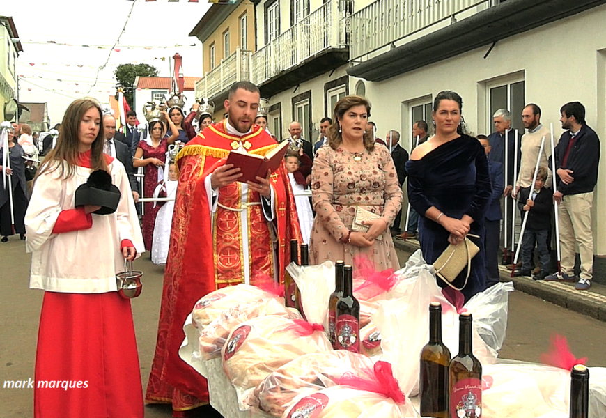 “BÊNÇÃO E DISTRIBUIÇÃO DAS ESMOLAS” – 1º Jantar – Santo Antão – Ilha de São Jorge (12.04.2026) (c/ vídeo) “BÊNÇÃO E DISTRIBUIÇÃO DAS ESMOLAS” – 1º Jantar – Santo Antão – Ilha de São Jorge (12.04.2026) (c/ vídeo)