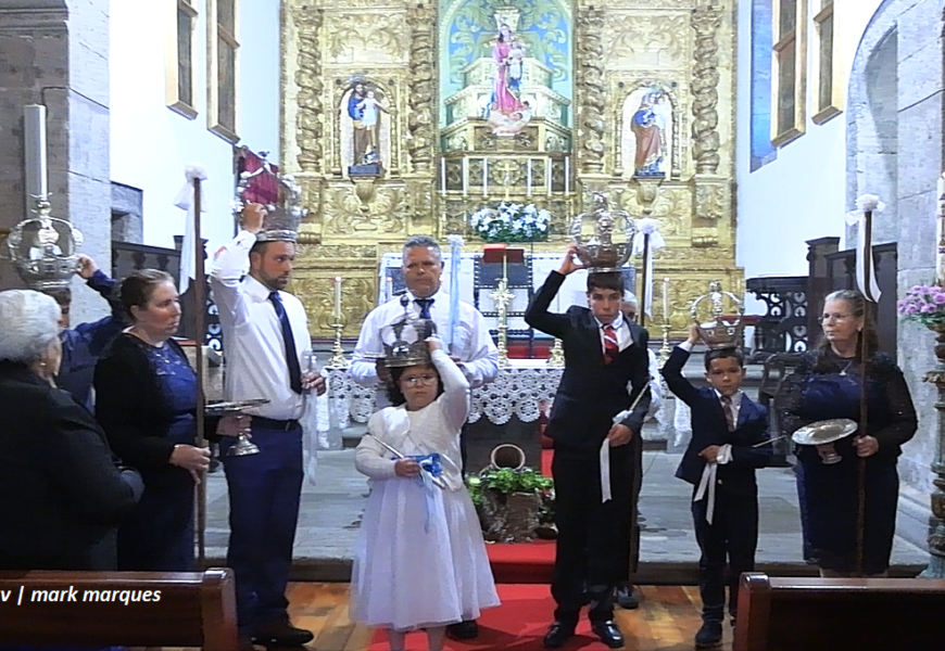 “IMPOSIÇÃO DAS COROAS” – 3º Jantar do Divino Espírito Santo – Vila do Topo – Ilha São Jorge (26.04.2026) (c/ vídeo)