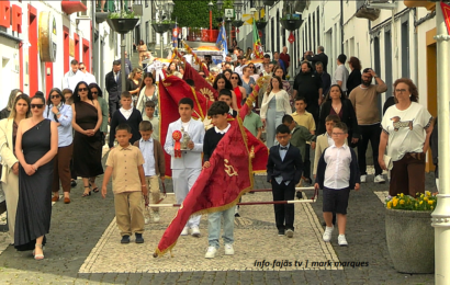 “CORTEJOS DE COROAÇÃO” – Domingo do Espírito Santo – Vila das Velas – Ilha de São Jorge (24.05.2026) (c/ vídeo)