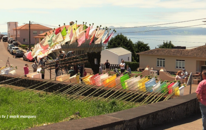 “ENFEITAR OS CARROS DAS BANDEIRAS” – Rosais (Caminho de Baixo) – Ilha S. Jorge (23.05.2026) (c/ vídeo)