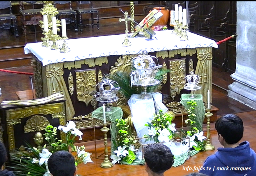“REZAR O TERÇO AO DIVINO ESPÍRITO SANTO” – Velas – Ilha de São Jorge (30.04.2026) (c/ vídeo)