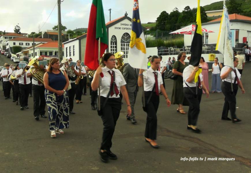 “BANDA DE SANTO AMARO” Desfila nas Festas de Nª Srª do Rosário – Rosais – Ilha S. Jorge (15.08.2026) (c/ vídeo)