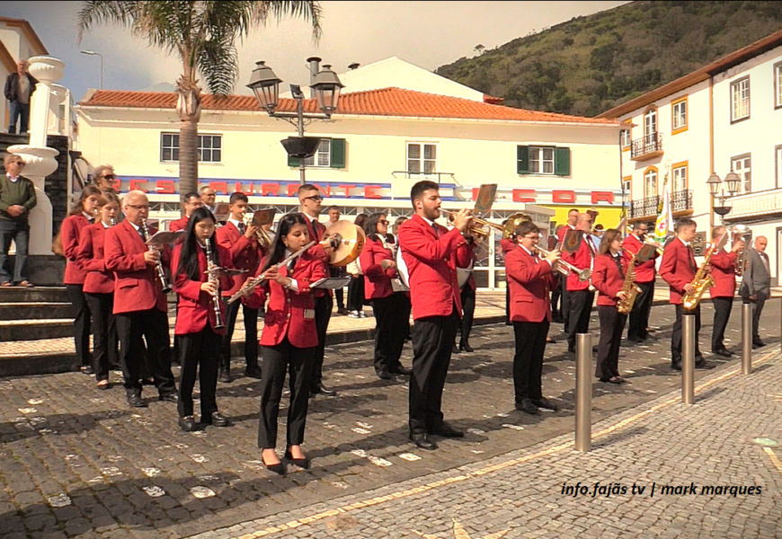 “LUSITÂNIA CLUB RECREIO VELENSE” participou nas Procissões da Mudança e Passos – Vila das Velas – Ilha de São Jorge (c/ vídeo)