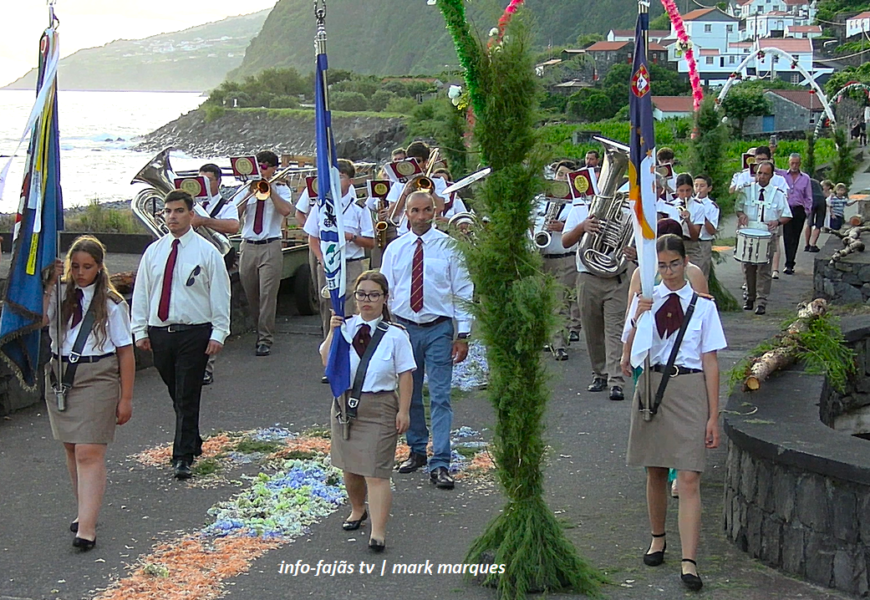 “BANDA UNIÃO POPULAR” abrilhantou Festa da Srª do Carmo – Fajã dos Vimes – Ilha S. Jorge (16.07.2025) (c/ vídeo)