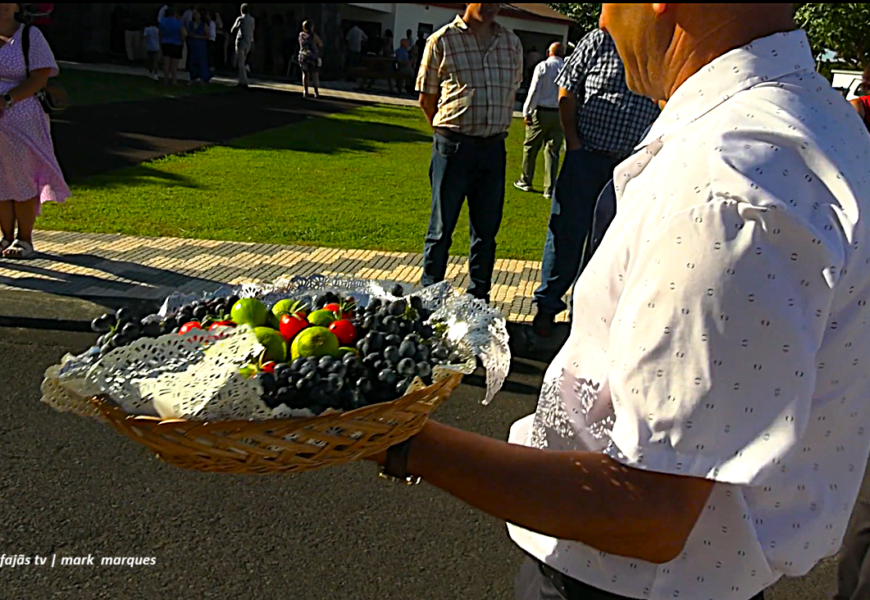 “TRADICIONAIS ARREMATAÇÕES” – Festa de Nª Srª das Dores – Fajã do Ouvidor – Ilha de São Jorge (20.09.2026) (c/ vídeo) “TRADICIONAIS ARREMATAÇÕES” – Festa de Nª Srª das Dores – Fajã do Ouvidor – Ilha de São Jorge (20.09.2026) (c/ vídeo)